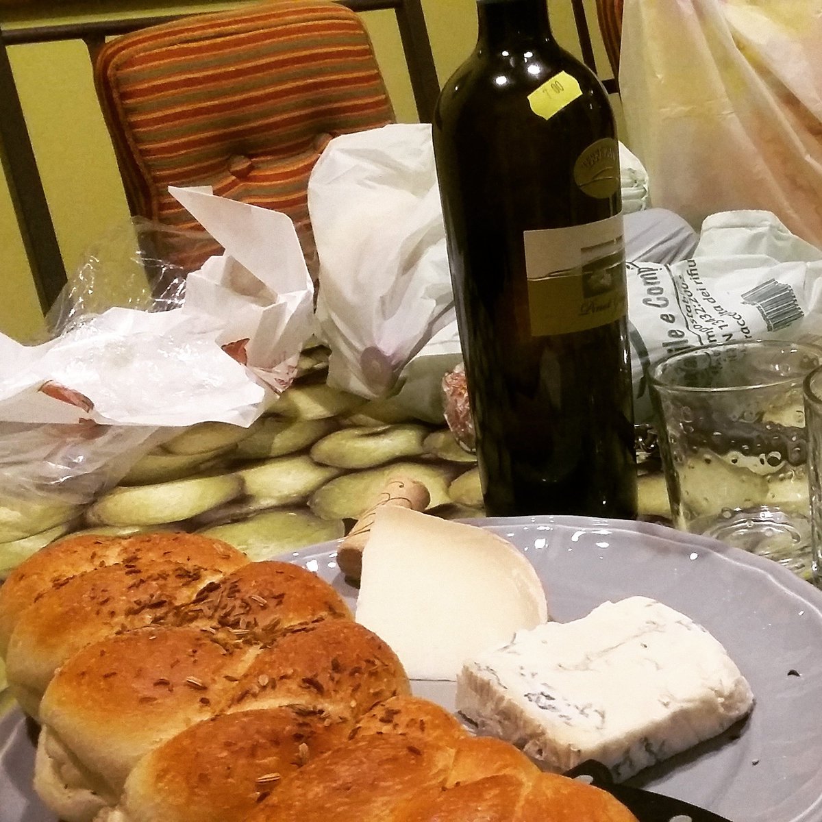 TravelLikeAmber's tweet photo. Made it to Sorrento #priorities 🍞 🍷  #cheers #wine #bread  #sorrento #visititaly #girlstrip  #italy2017 #italy https://t.co/qdR9J1rOYW