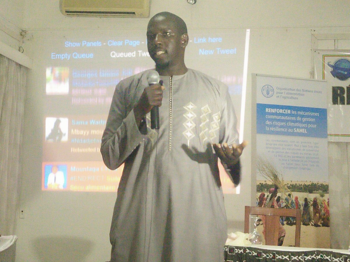dierydiallo's tweet photo. #NdadjeTweetup Aboubacar Sidy Sonko de #Mlouma (plateforme pour aider les agriculteurs à vendre leurs récoltes)
#agritic #sunumbay #UNFAO https://t.co/V0lKBYyAa2