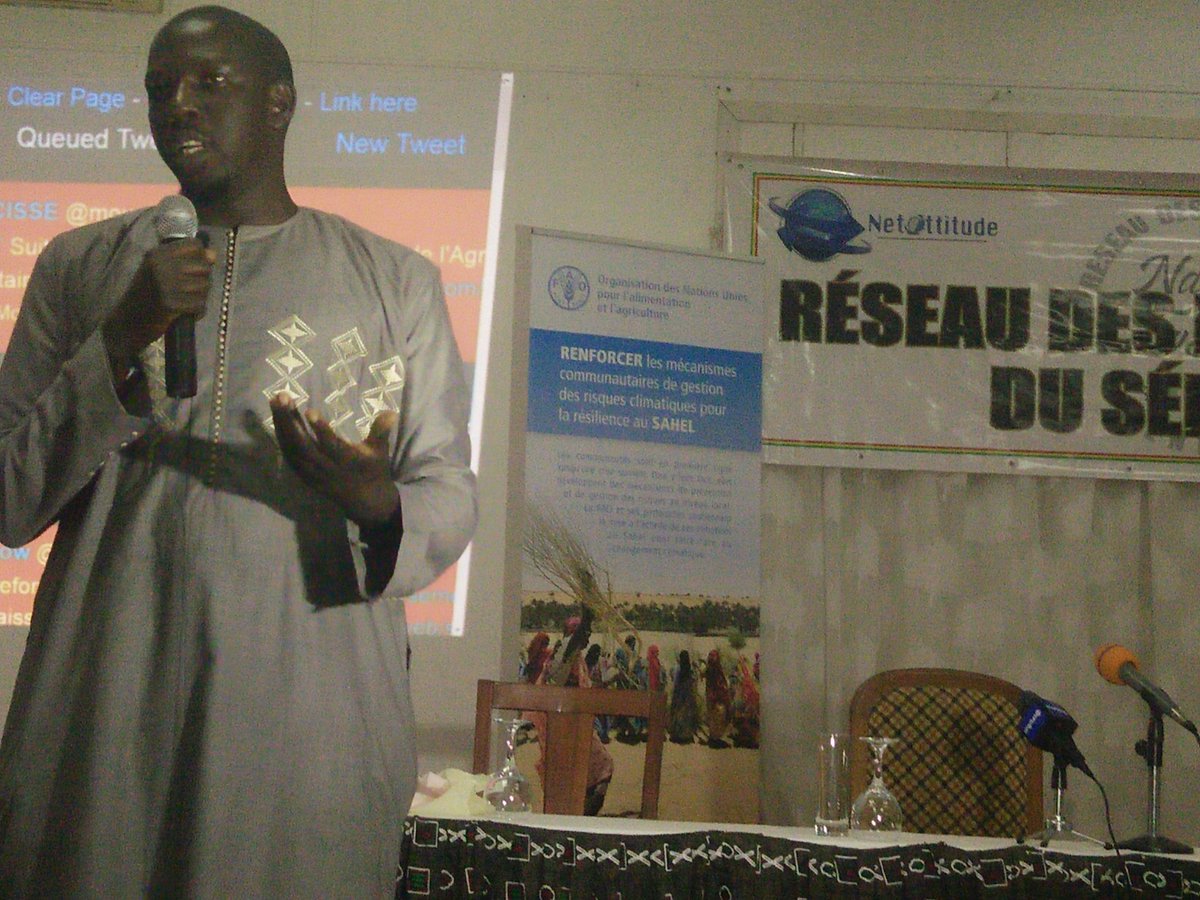 dierydiallo's tweet photo. #NdadjeTweetup Aboubacar Sidy Sonko de #Mlouma (plateforme pour aider les agriculteurs à vendre leurs récoltes)
#agritic #sunumbay #UNFAO https://t.co/V0lKBYyAa2