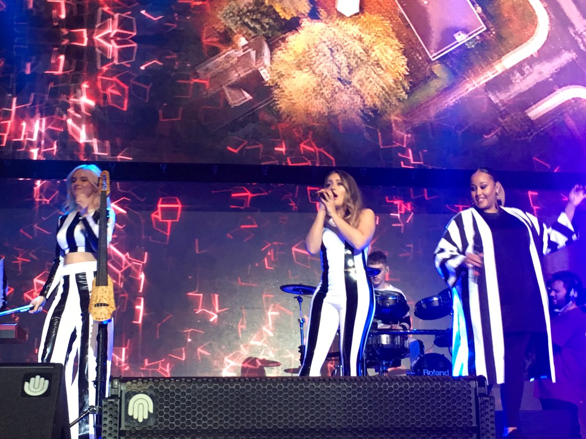 CADENA100's tweet photo. ¡Que no pare la fiesta en #CADENA100PorEllas porque @CleanBandit ya están aquí! ¡Rockabye es su primer tema! https://t.co/XVC63lgeOT
