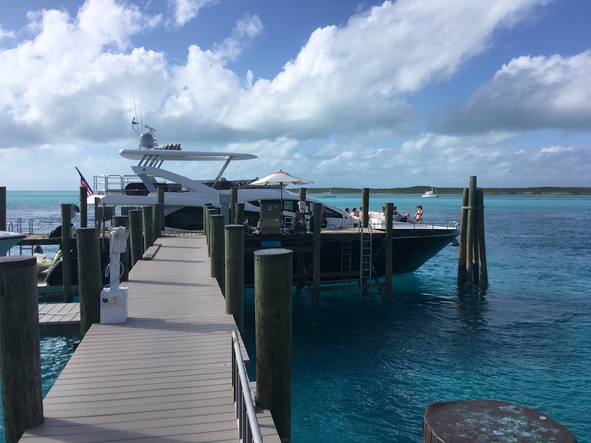 RitchlinSean's tweet photo. Exuma islands.  #stanleycay #chillnchat #bluemarker #bucketlist 🐷 that swim. https://t.co/Pv0mJnWXNf