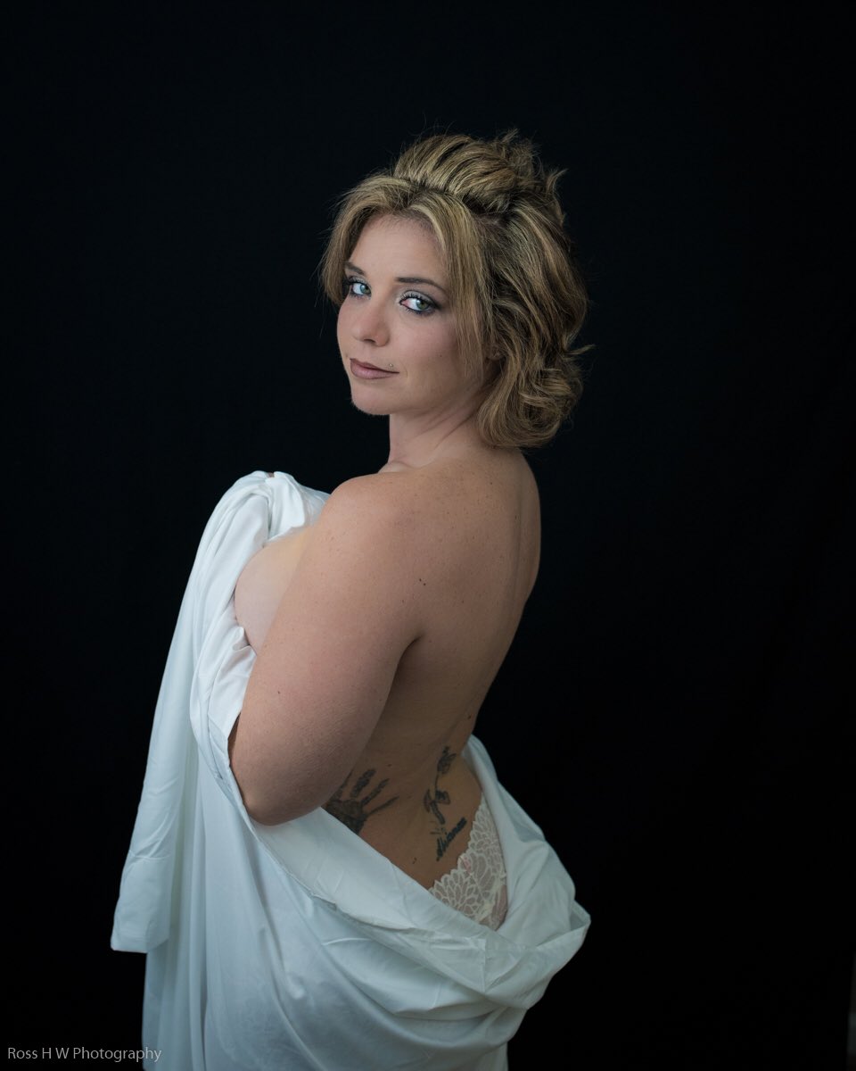fitburns's tweet photo. My first boudoir shoot. Love ❤️ them. He is amazing and fun to work with. @rosshwphoto #models #boudoir #photography #sexymodel https://t.co/A5G2X0UUwW