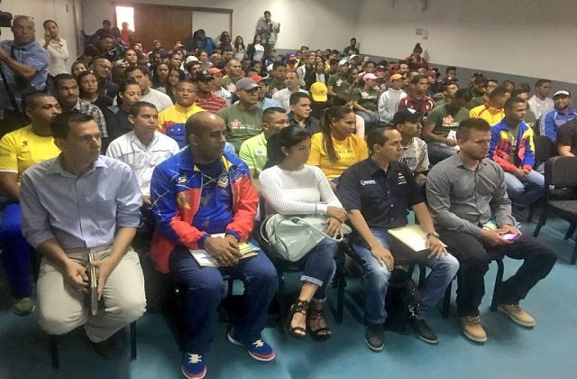 mindeporte_ve's tweet photo. Con el programa #PlanChambaJuvenil ya más de 25 mil jóvenes están en el proceso de iniciación y formación como promotores deportivos https://t.co/3YkHTdjCiF