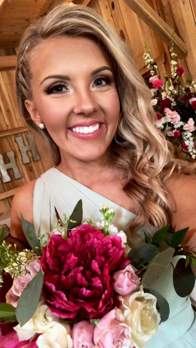 laneymeredith's tweet photo. Wedding time! 💗🌿🌸#CuffedToClemons https://t.co/kTIJbCFEP6