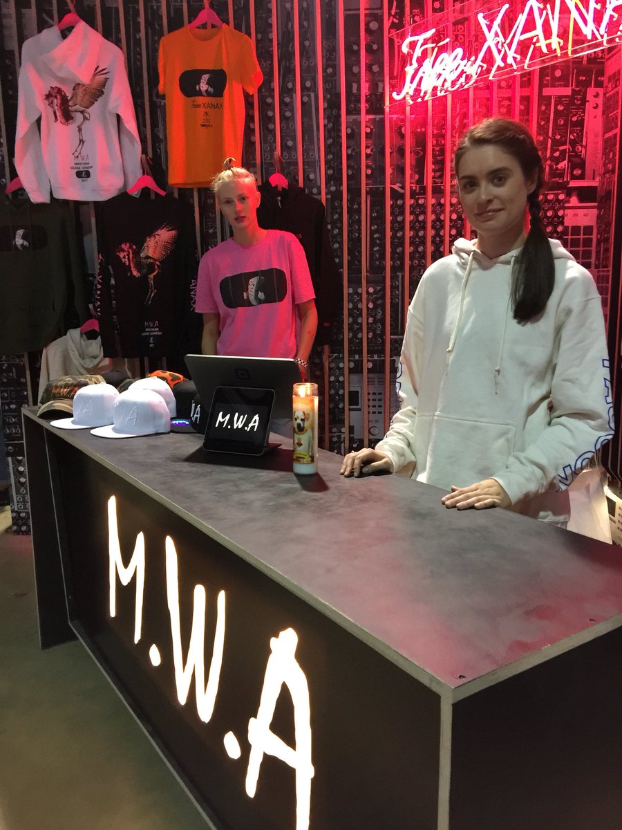 DrewVoorheis's tweet photo. #MWA at ComplexCon #SquareRegister @Square @therealmikedean https://t.co/J6f0RJrvl1