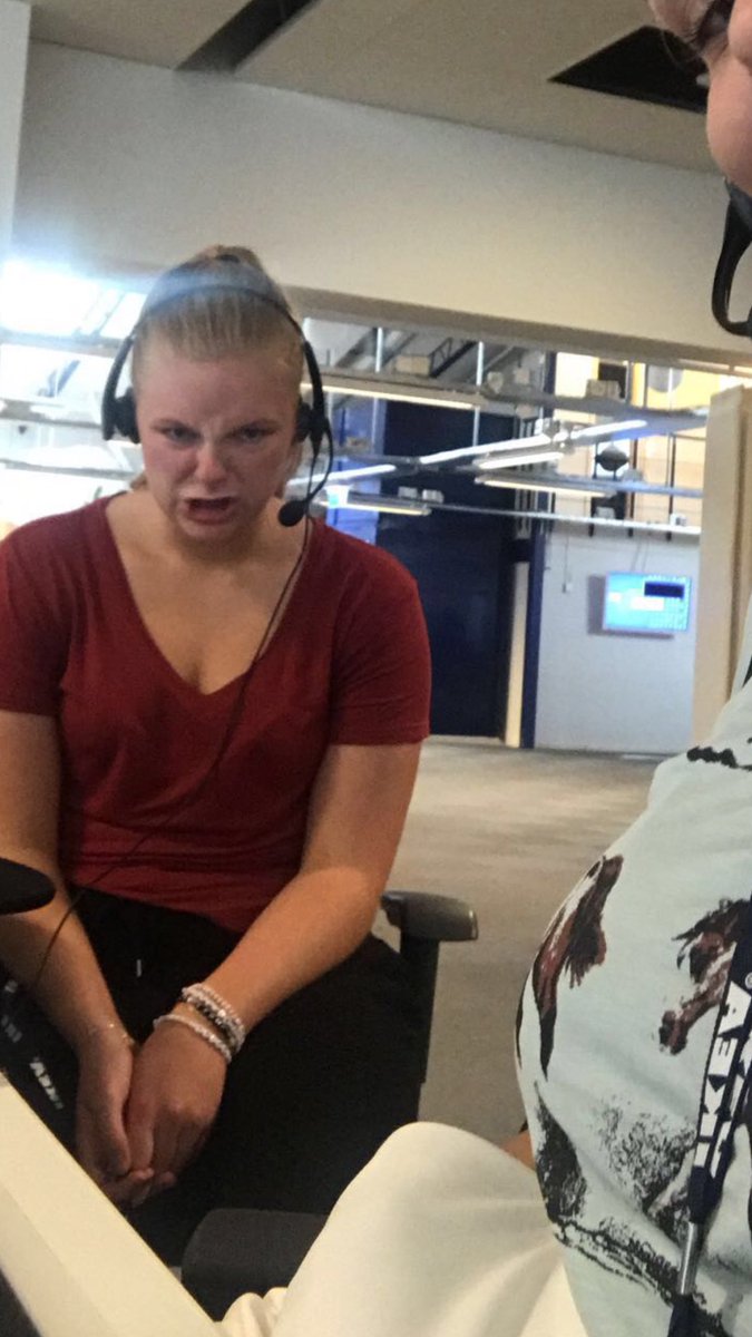 elinlofgren's tweet photo. "Haha tur de är filter. Eller? Är de filter? Nej fan ser jag ut så? Nej?" https://t.co/0De0AATwm1