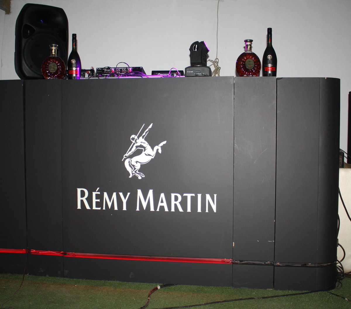 PalmsBLG's tweet photo. Setup
#HouseOnDeep
#PalmsBLG
#EkasiExperience
#EkasiLifestyle
#RemyMartin https://t.co/PV0TCmwLD0