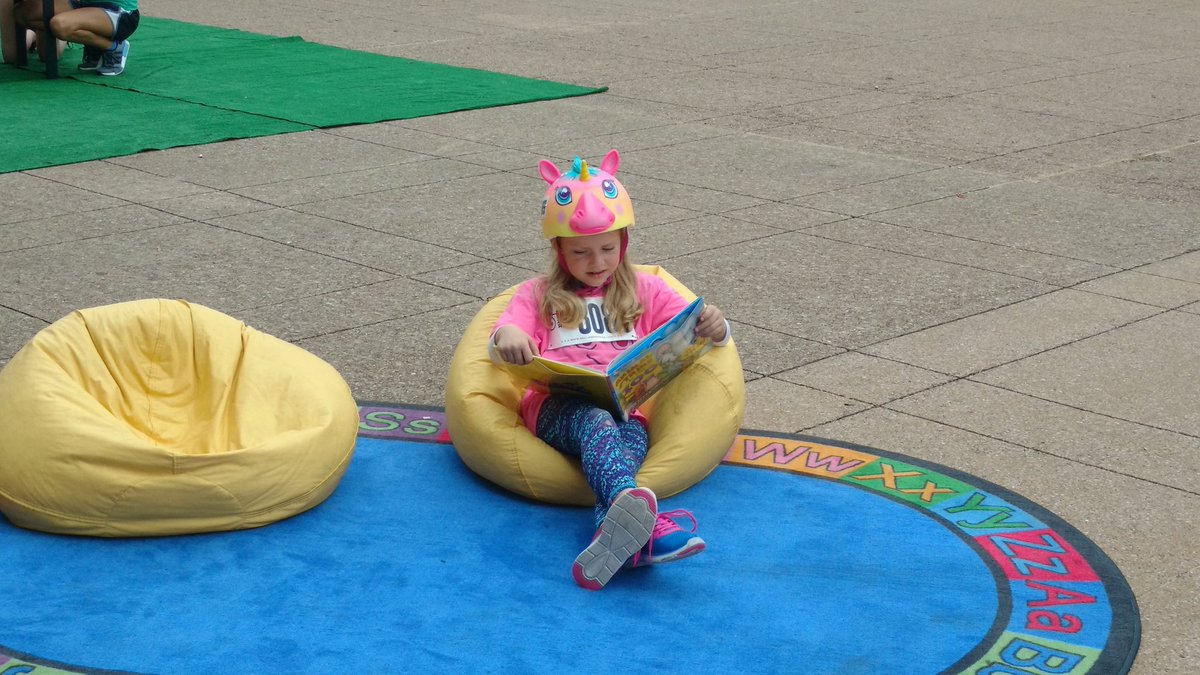 dallaslibrary's tweet photo. #DallasPublicLibrary #readers at our booth at @CityOfDallas for the @dallasbikeride! #getOTL https://t.co/1fZlFODZy6