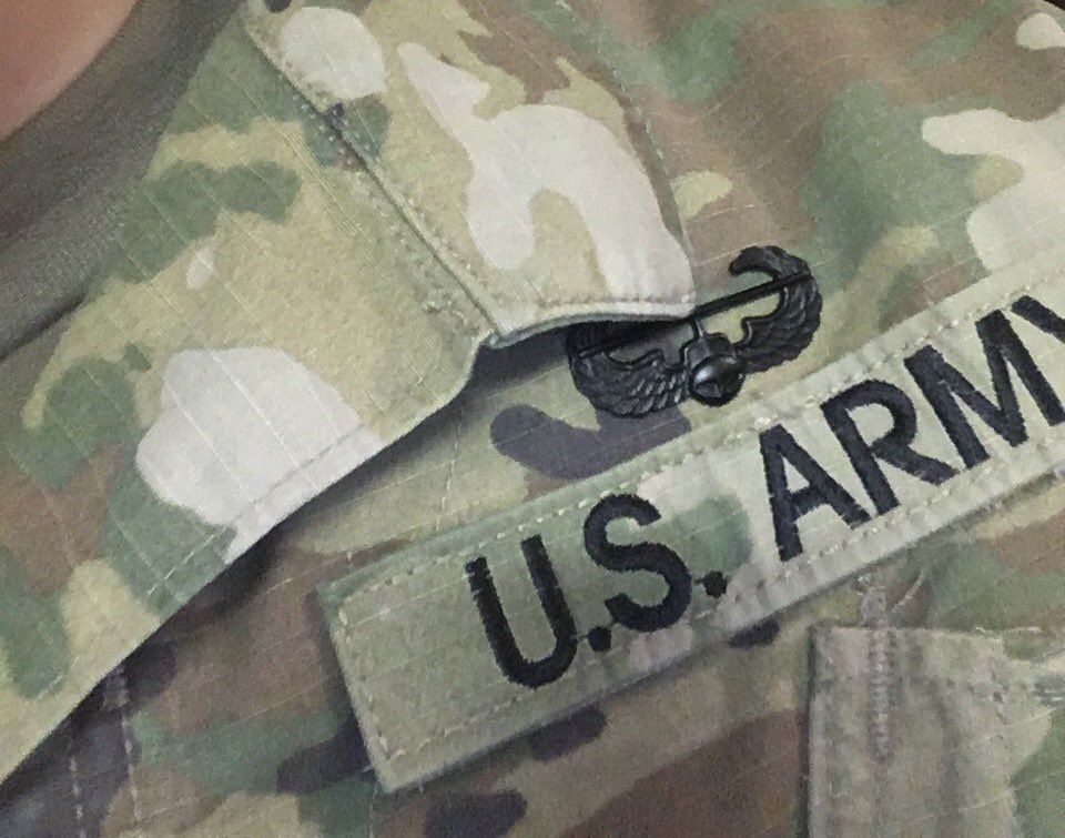 jessrae_18's tweet photo. ignore my face, but I got my air assault wings finally 💪🏼 #101 https://t.co/Avtbeqz9nw