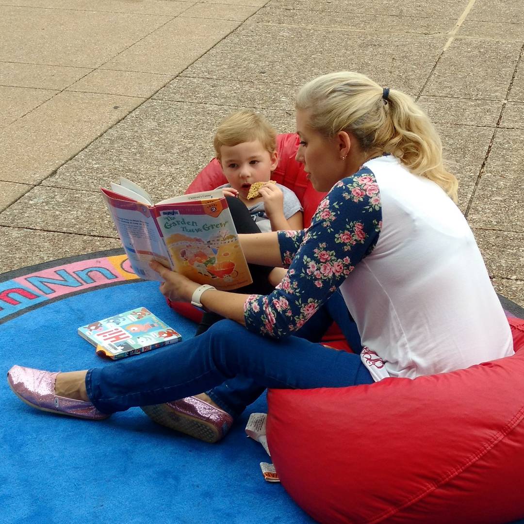 dallaslibrary's tweet photo. #DallasPublicLibrary #readers at our booth at @CityOfDallas for the @dallasbikeride! #getOTL https://t.co/1fZlFODZy6