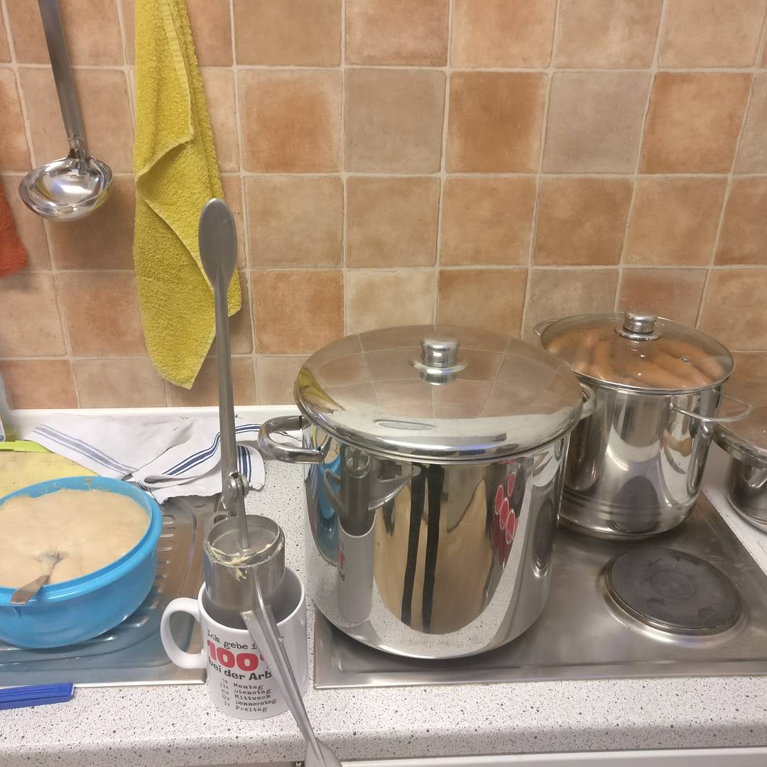 Taxx_kocht's tweet photo. Und für die anderen gab's normale #spätzle #linsenmitspätzle #binarykitchen https://t.co/YP9We4g2Ui