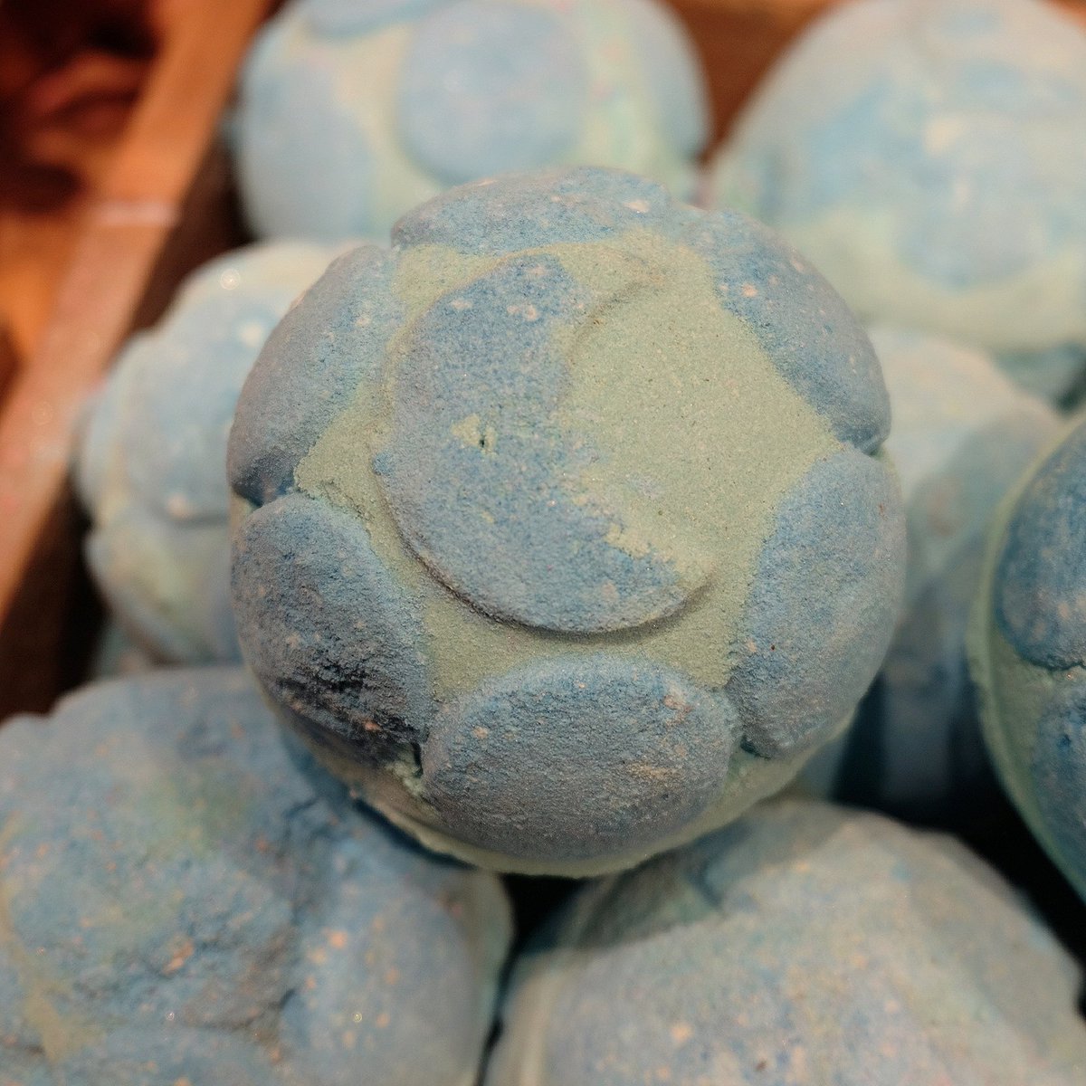 LushGateshead's tweet photo. Big Sleep jelly bomb is a snoozy lullaby of lavender and tonka😪Relax in the water, pop it in and soak under the skin softening jelly blanket https://t.co/KpwpWlAs9u