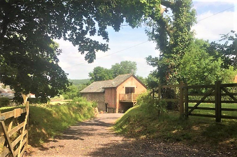 Gorgeous #holiday cottage in #Devon, sleeps 2-9, #dogfriendly with availability for #Christmas + #NewYear bit.ly/2yHZP69