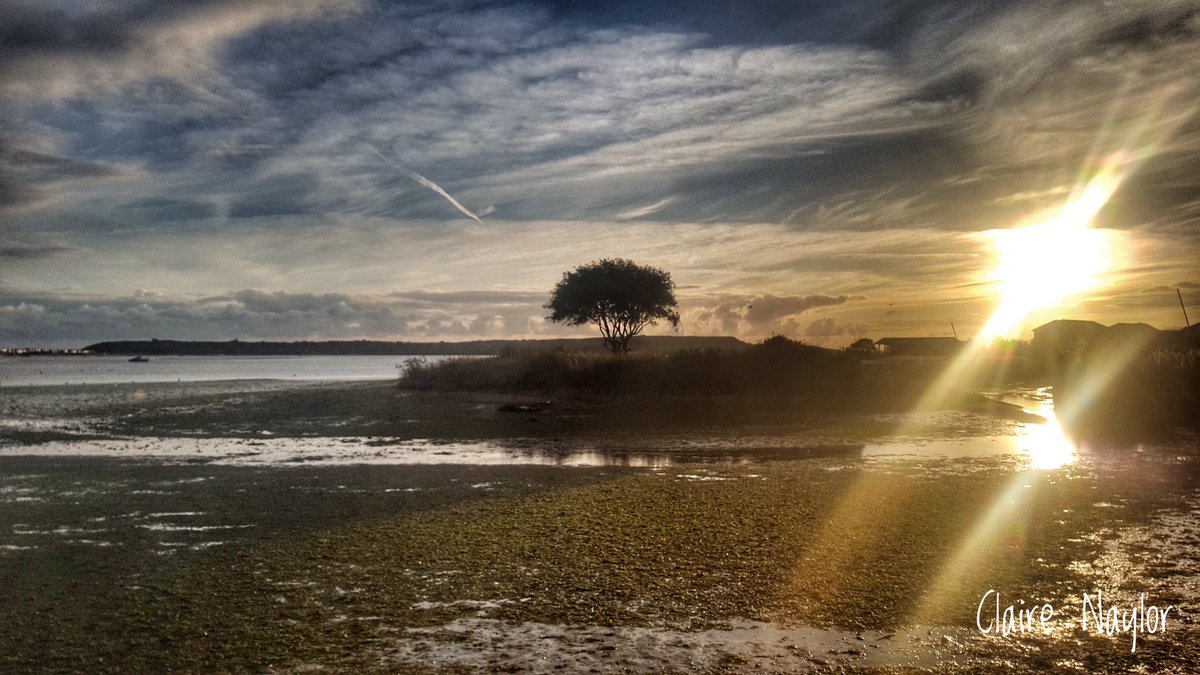 ClaireNaylor78's tweet photo. Exploring today ππ» #Christchurch #Muddeford #Dorset #freshair #exercise https://t.co/MO0zWXC7YB
