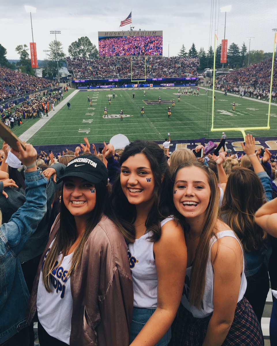 UWADPi's tweet photo. Happy game day huskies!! #godawgs 💜💜💜🐶🐶🐶 Beat the Ducks!! https://t.co/mCzwOhL5xq