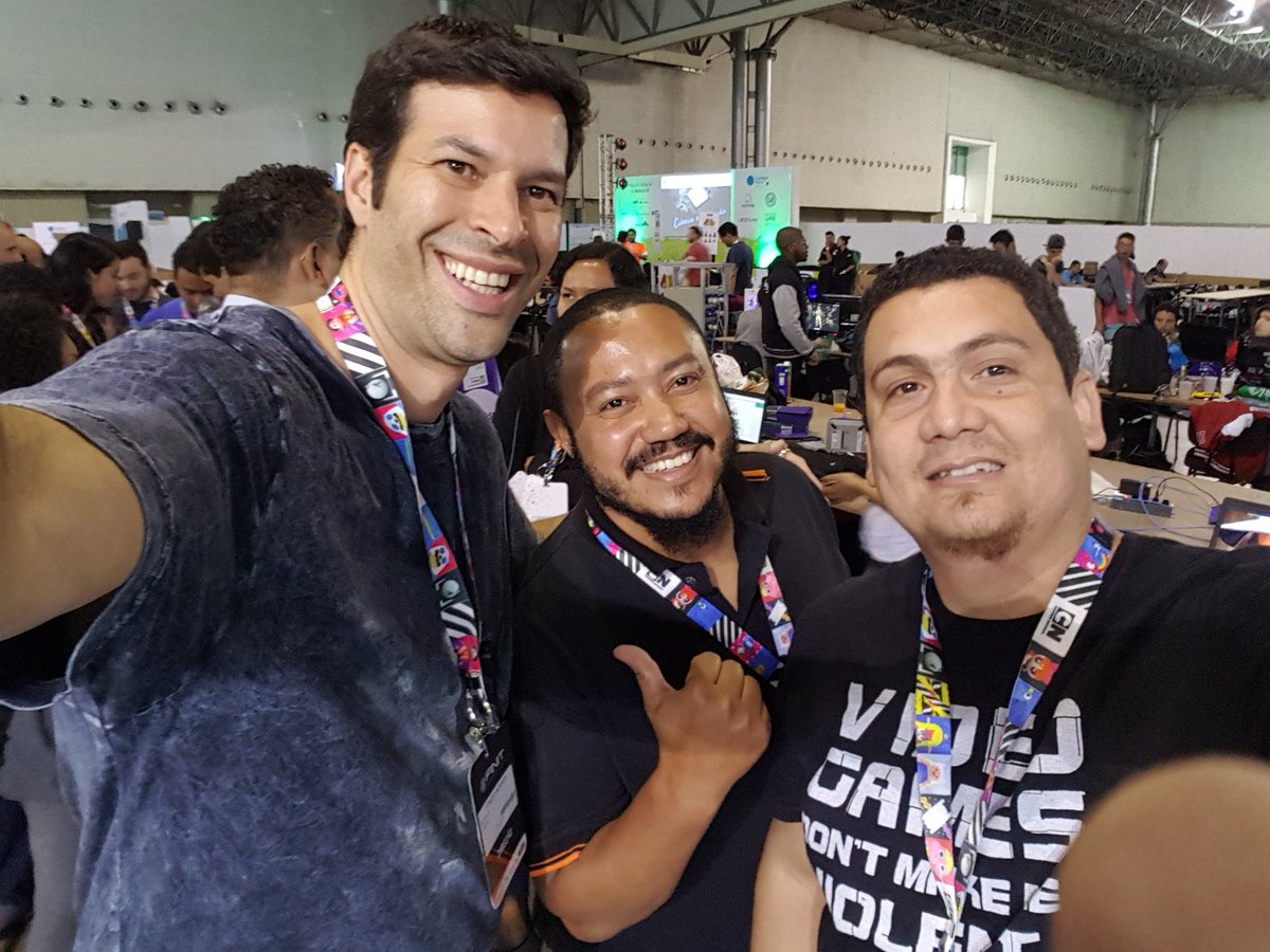 wgtsantos's tweet image. @endroni e o Ilustríssimo @toniconovaes na @CampusPartyBRA #CPMG2 #TOP #ENQUANTOEUTIRAVAFOTOPEGARAMACADEIRA 🤣🤣🤣🤣