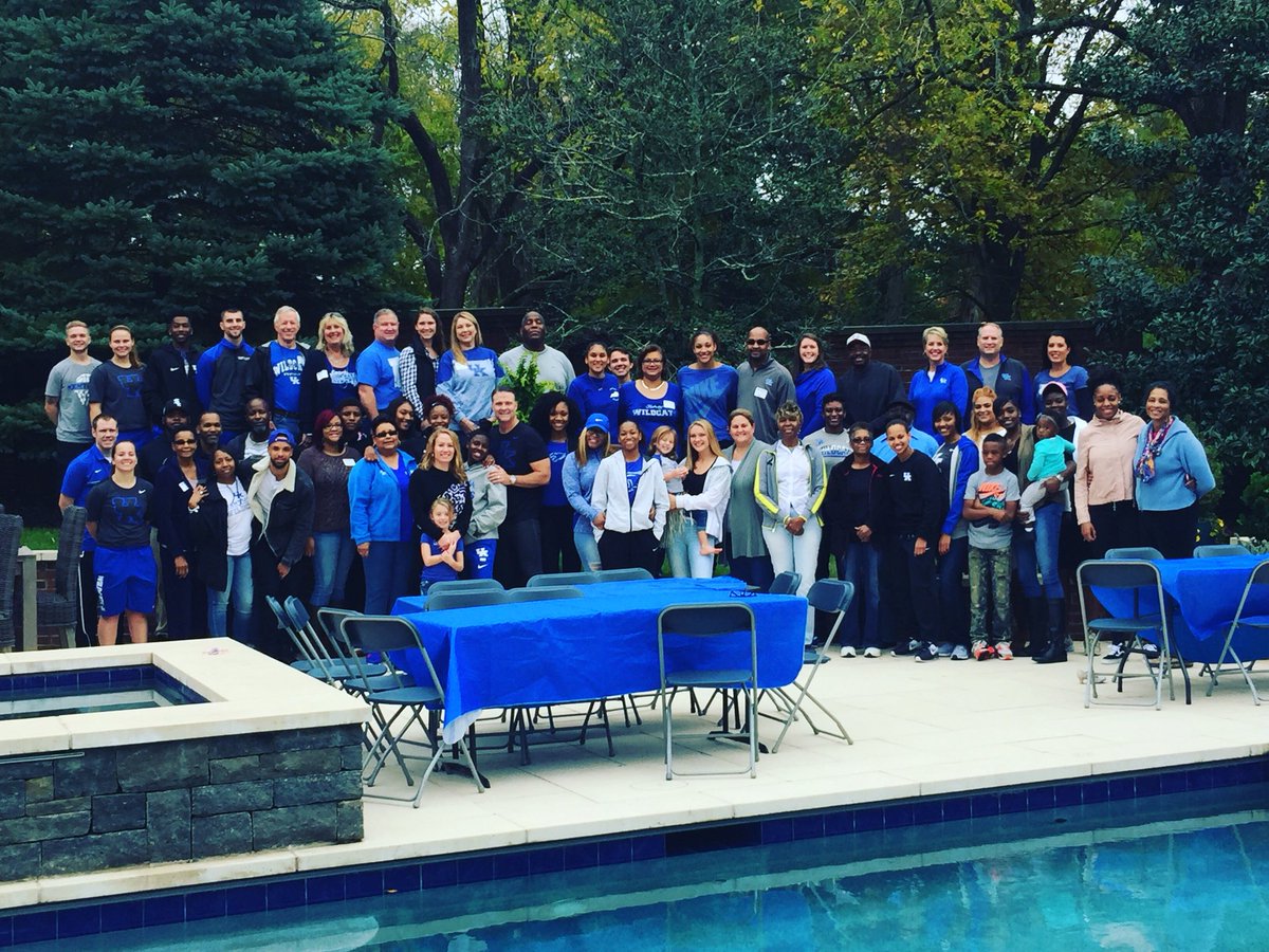 yocoachmitchell's tweet photo. It’s Family Weekend in Lexington for @kentuckywbb! #Family #gobigblue #bbn #weareuk https://t.co/Ru49PJF1Q9