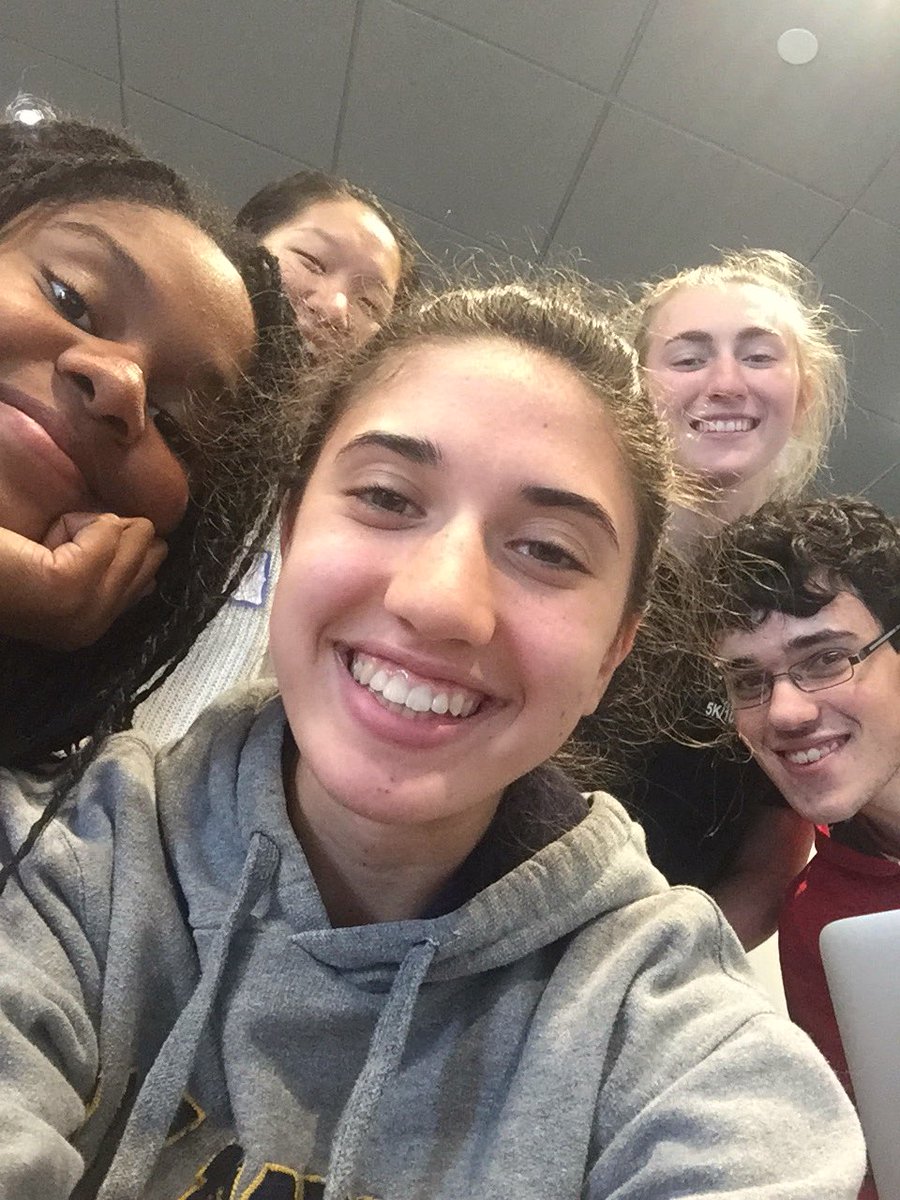 WeDaBestCodas's tweet photo. Love making new friends! #hacknehs2017 https://t.co/goTNv5Ht9n