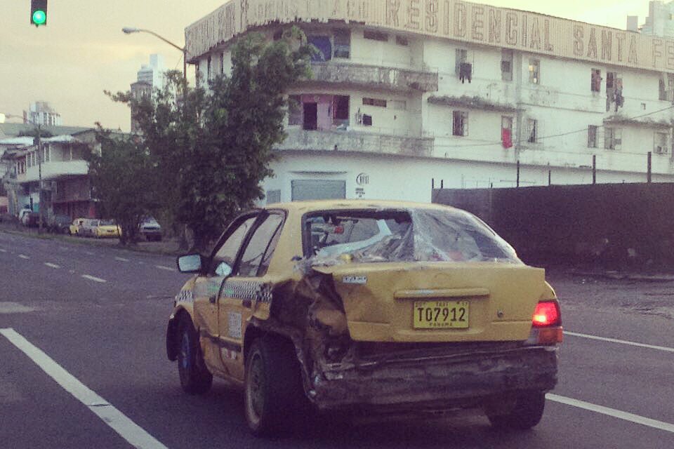 ManuelNunezN's tweet photo. ¿Sacado de una película de acción? No, sencillamente es un auto con revisado en la República de Panamá @LaRevistaMN https://t.co/3LObSAyeG5