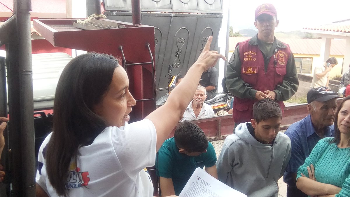 DayanaQuintanaP's tweet photo. Hoy , Natalia Chacón benefició  395 familias en el sector LA LLANADA @nacarid78 @ClapTachira https://t.co/X6Fuf1SuUZ