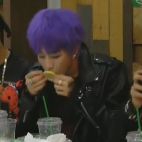 kbjdoingthings's tweet image. byungjoo smooching a lemon slice (2013)