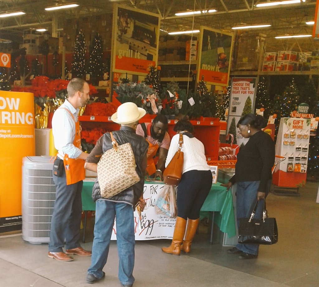shayrellc's tweet photo. SM @kutt625 &amp; SASM @Allanhd8580 generating leads &amp; providing excellent customer service to our customers. #Team8580 is leading by example.👏🏅 https://t.co/1mWy4TY2qI