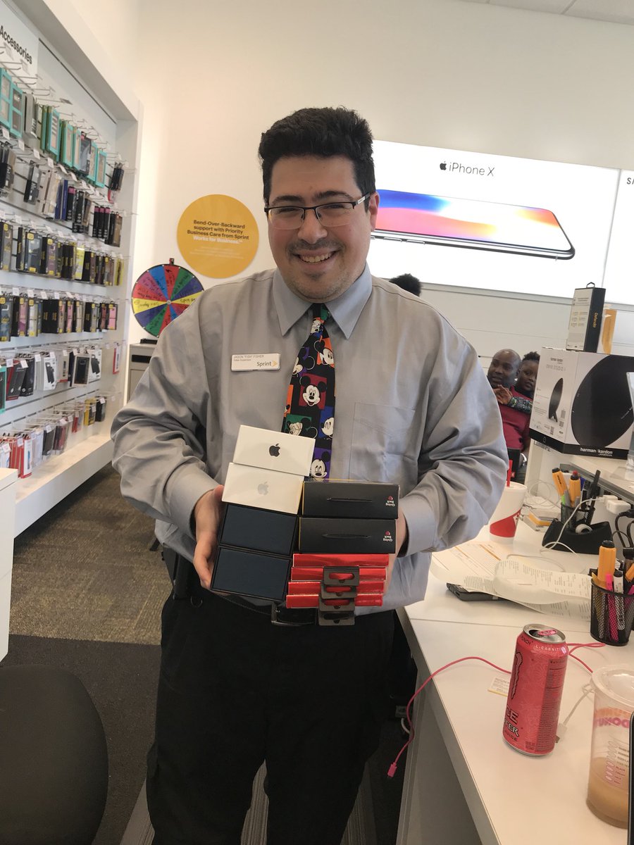 ashthatash's tweet photo. Store 5102 with a 4 line biz deal from T-MO 😁 @juawells @Lserrano1718 @Lori_AnneHill #Sprint4TheWin https://t.co/ZwgzK1DrSq