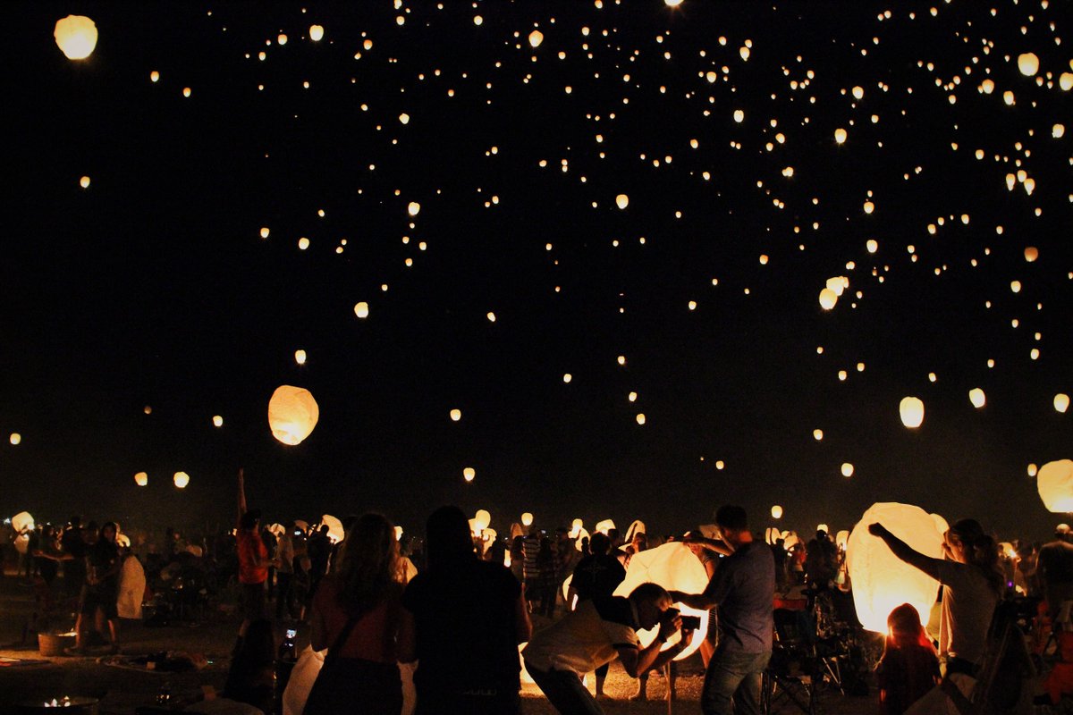 TheLanternFest's tweet photo. lantern gazing > star gazing? ☄️🔭  ✨ #LanternFest #Saturdaze https://t.co/thSKS4EBE5