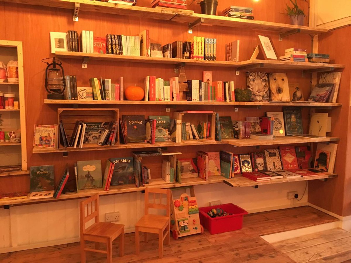 Liznojan Books and Coffee tweet media