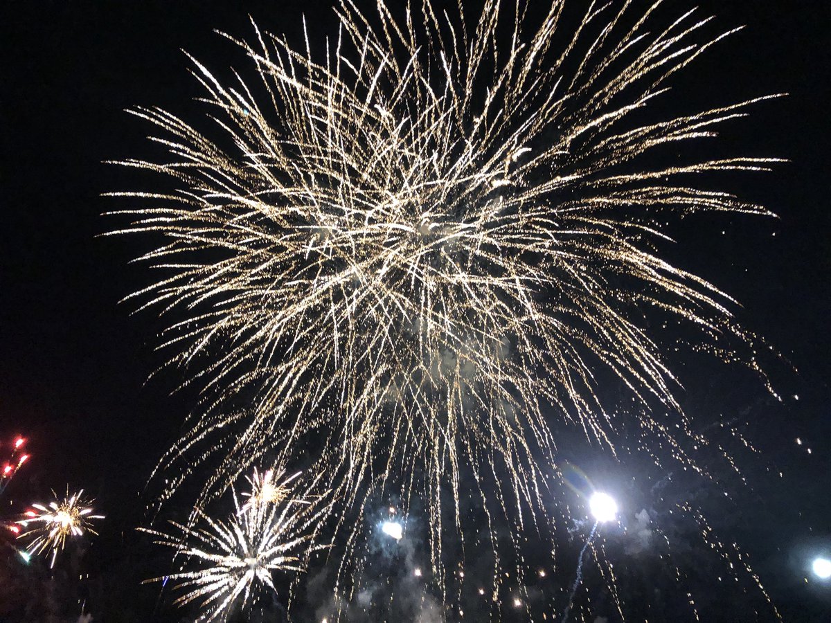 moneimpress's tweet photo. Nice Bonfire Night at North #Ealing Cricket Ground. #fairworks #london https://t.co/7Dagb4bF2G
