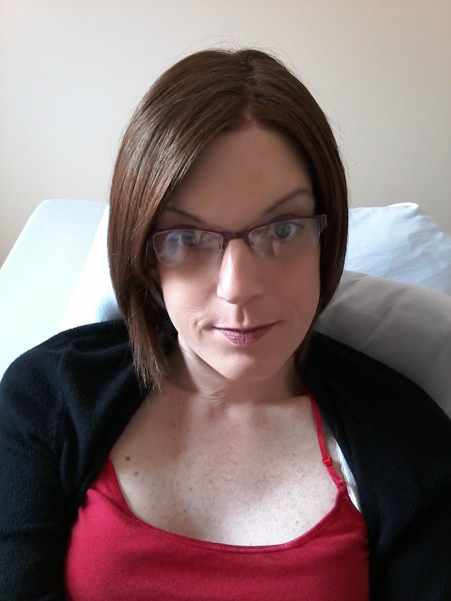Weeks__Julie's tweet photo. @CysterWigs I'm in love with my Victoria by Jon Renau.  #wigpower https://t.co/nBnO8Gr6Ur