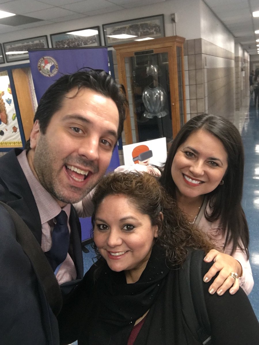 SophiaVFierro1's tweet photo. Beautiful day to learn!! #technologyismyfriend #can'twaittostart #TNTC2017 #THEDISTRICT @James_McIntyre5 @gcouros https://t.co/Dwjyn8Mq98