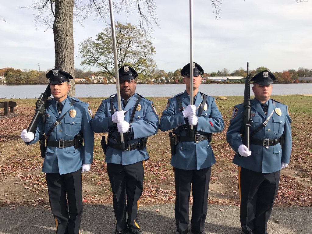 MiddlesexDOC's tweet photo. Honored when Ret. @CptDWeiss request us to lead the way for @Cop2CopNJ ‘s Out of the Darkness Walk #NeverForget #mcdoc_proud #mcdoc_honor https://t.co/AdGbhxQv23