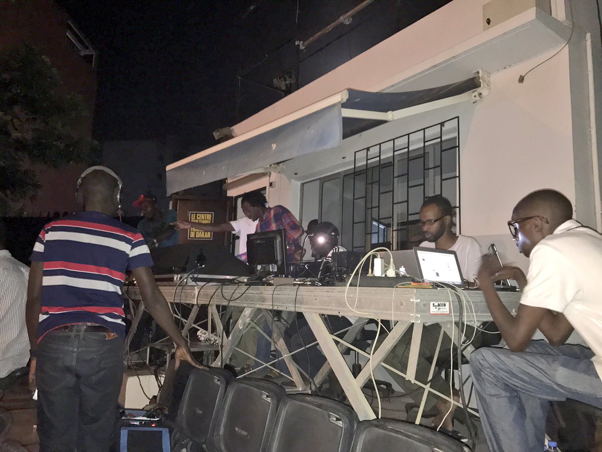 AbidjanLit's tweet photo. Ce soir, #AbidjanLit est aussi sous le ciel légèrement étoilé de la nuit de la #pensee 2, #ateliersdelapensee #adlp2 #kebetu https://t.co/EABsbuKaAA