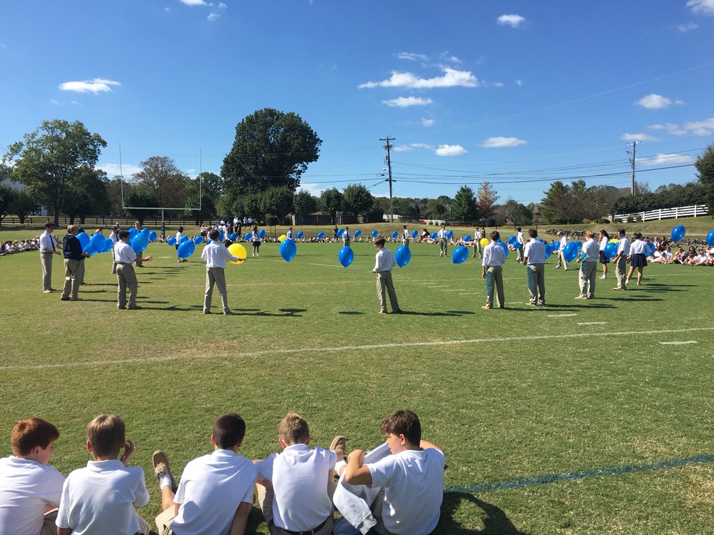 prideofsms's tweet photo. Thank you to our 8th graders who lead the community in the rosary yesterday! #smslions https://t.co/QP4yguWaJU