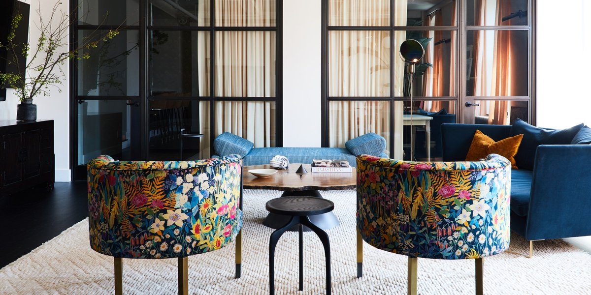 drapeconnection's tweet image. draperyconnection.com/blog/tour-conv… Tour a Converted Loft Where Warmth and Glamour Are Happy Bedfellows 😀 #Draperies #designer #decor #drapes