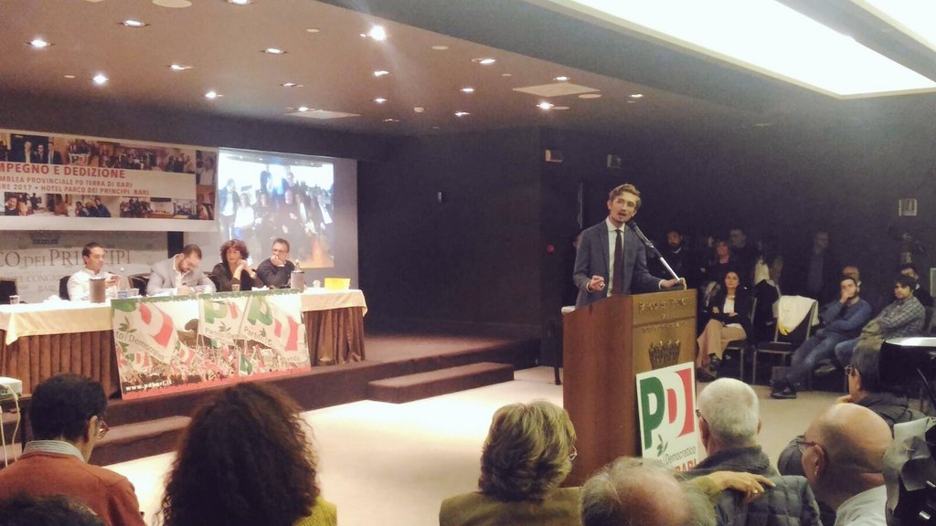 davidemontanaro's tweet photo. Oggi al Congresso metropolitano del #PDBari, per portare il saluto dei @gdbari e ricordare alla nostra Comunità le sue potenzialità. https://t.co/iEu094G8b3
