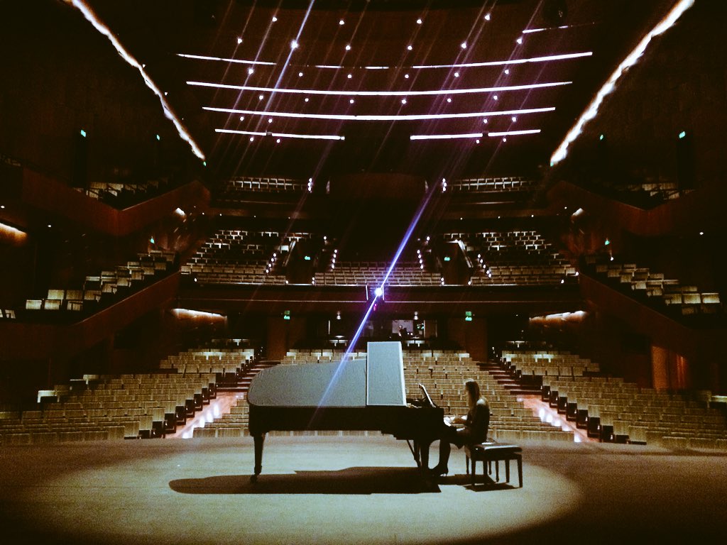 {LAURÉATS HSBC} Les Lauréats @HSBC_FR de l'Académie en concert ce soir à l'occasion du gala du @teatrodellago Chili teatrodellago.cl/voces-del-mund…