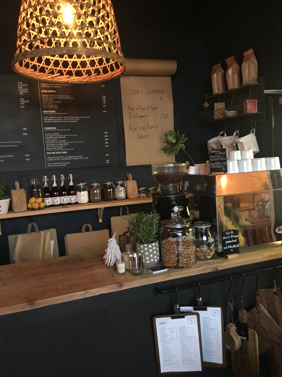 Really enjoyed a <a href="/CoffeeAt33/">Coffee@33</a> coffee at <a href="/designvintageuk/">Design Vintage</a> this afternoon. 👍🏻☕️