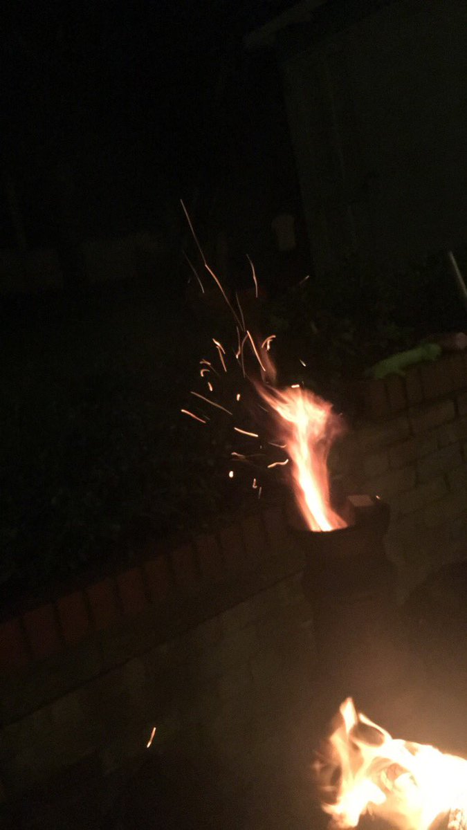 BiggestMelCFan's tweet photo. #SomethingForTheFire 🔥❤️ https://t.co/HHiTd6d3Za