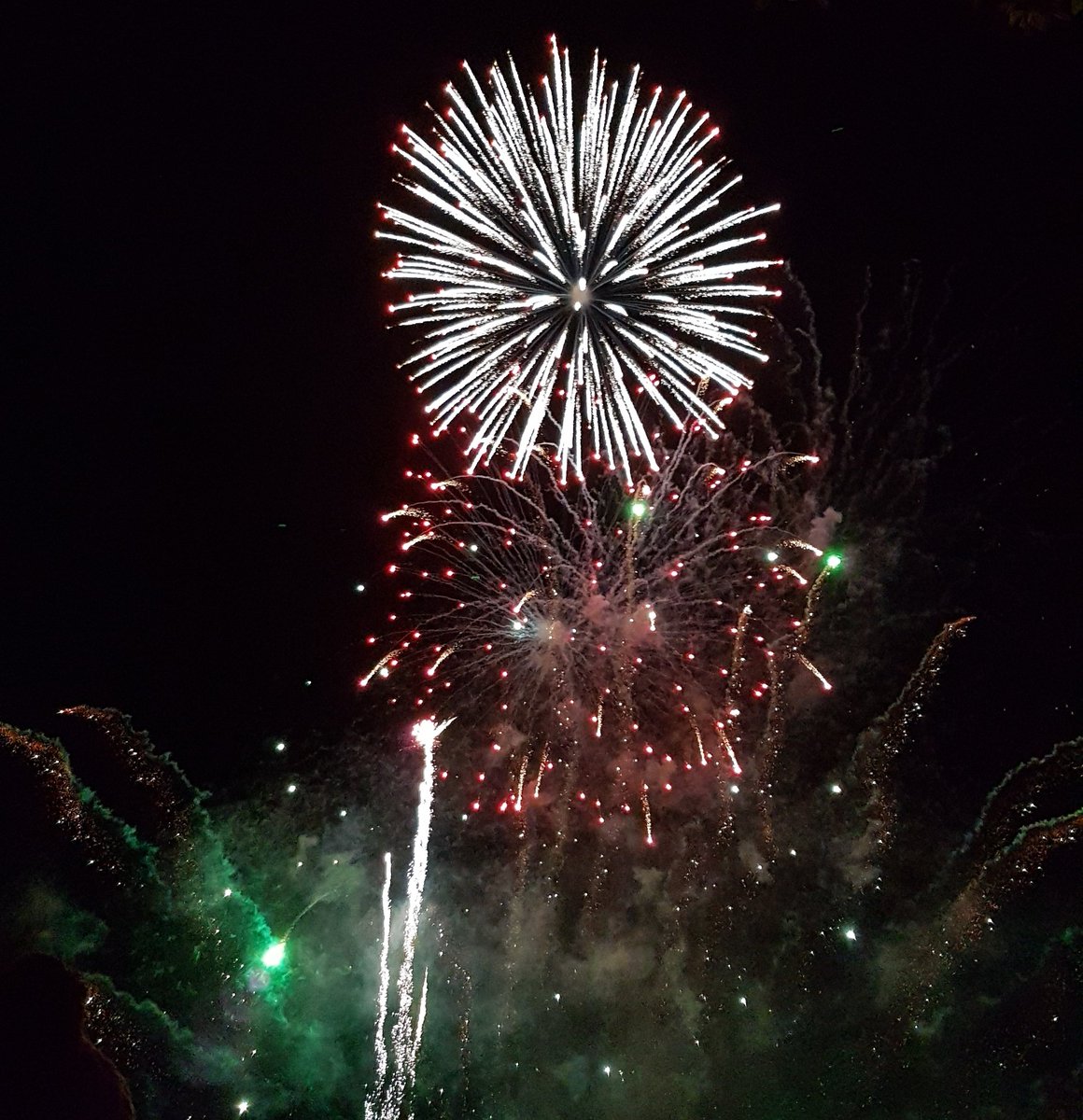 Fantastic time at #WinchBonfire #WinchFireworks. It was very impressive. Well done Round Table!