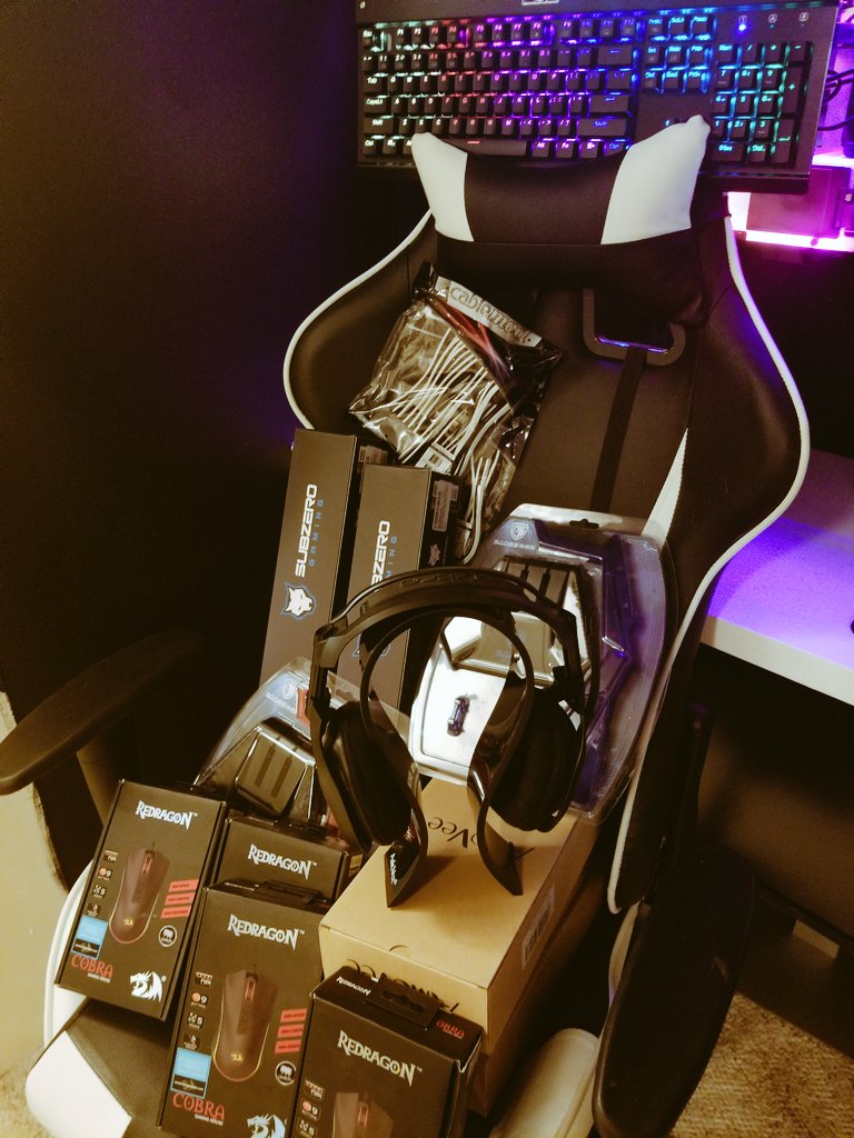 ReadytoFightLAN's tweet photo. Sneak peek of some of the loot! ReadytoFight! Fall Damage 2017 is only 6 days away. Don't miss you chance to get some https://t.co/mCpzT5rKTw