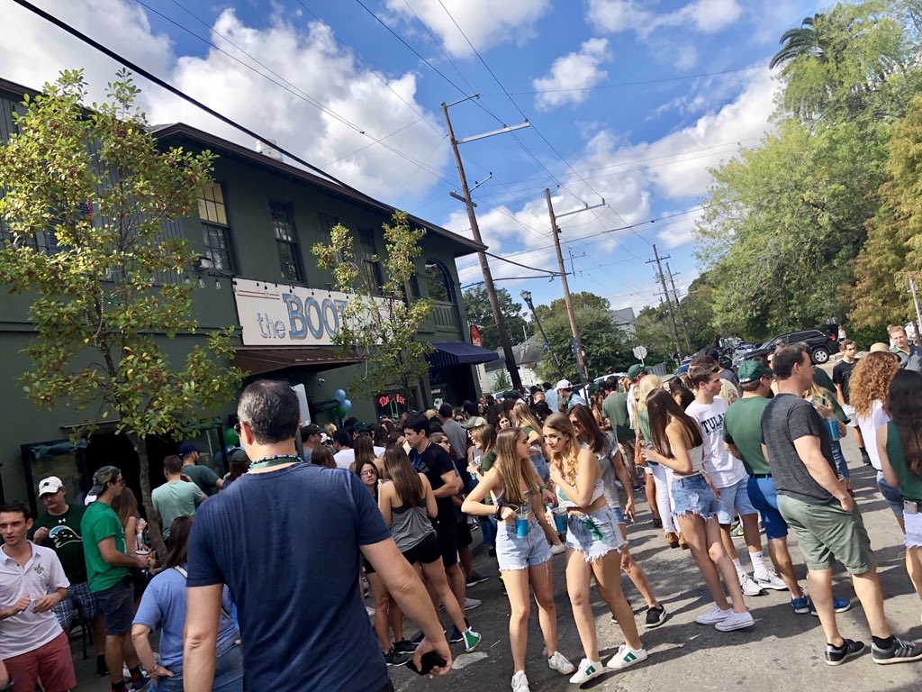 Bitesnsites's tweet photo. #tailgating @GreenWaveFB #wave17 #tulane92 https://t.co/DuQgpN0BSv