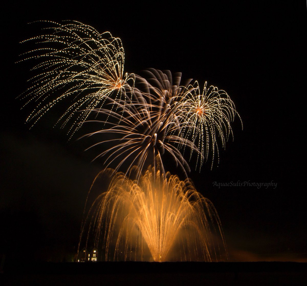 AquaesulisPhoto's tweet photo. Fireworks 2017 #cityofbath #fireworks2017 https://t.co/qKF2eJSjcC