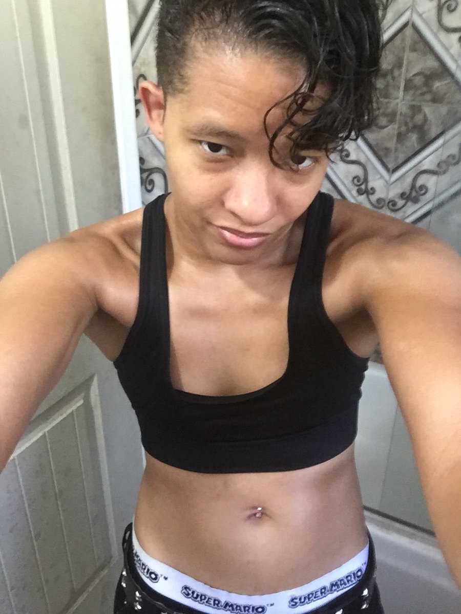 KittanyMeows's tweet photo. Daddy has a childish side!
#tomboys #buzzcut #butch #nerdgirl https://t.co/lfVYBiTded