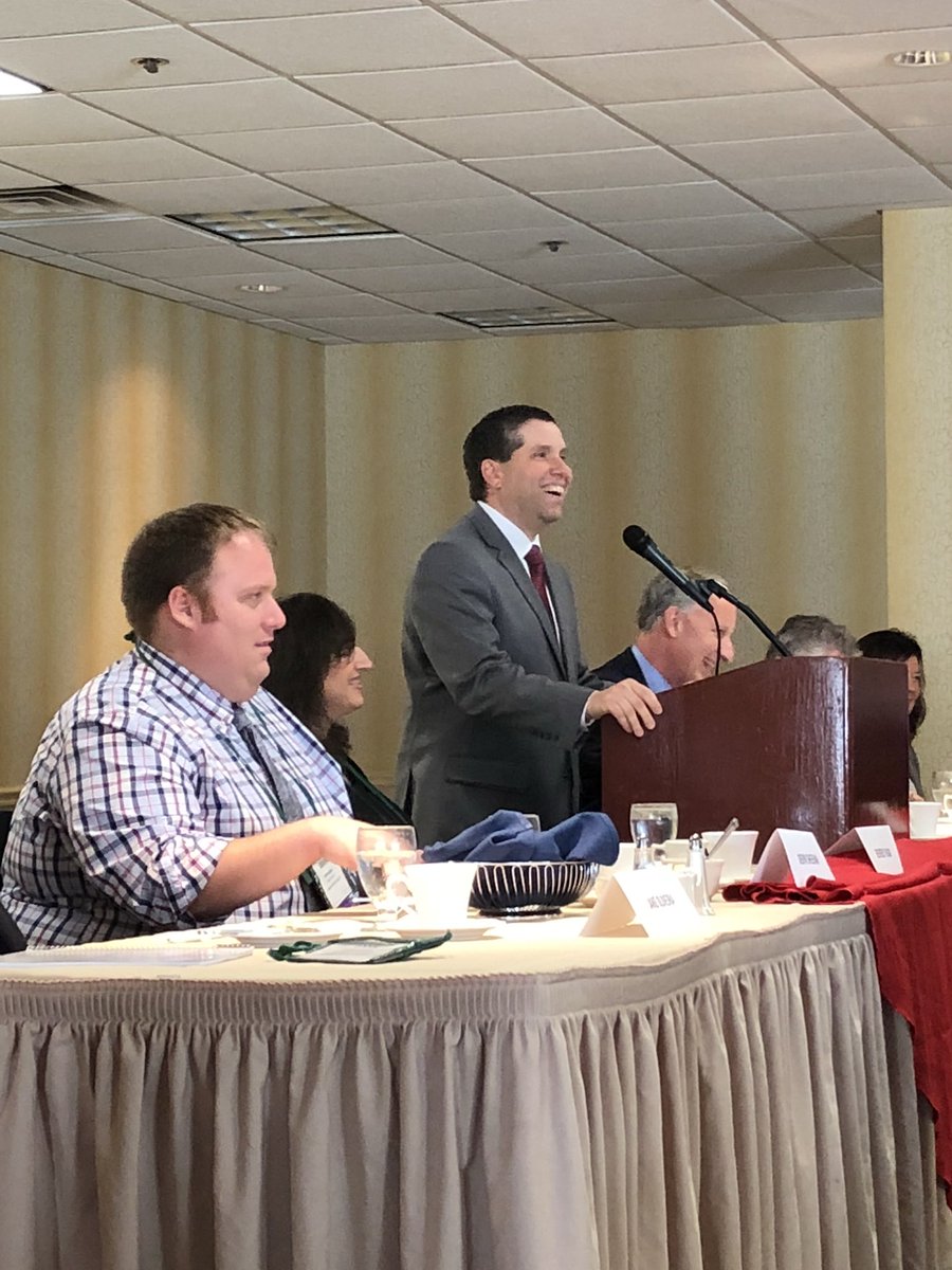 SalDiDomenico's tweet photo. TY @MASCSchoolComm for naming me Legislator of the Year. It's an honor to be recognized by a group that puts kids first! #mapoli #bospoli https://t.co/Sz8GYtrUWU