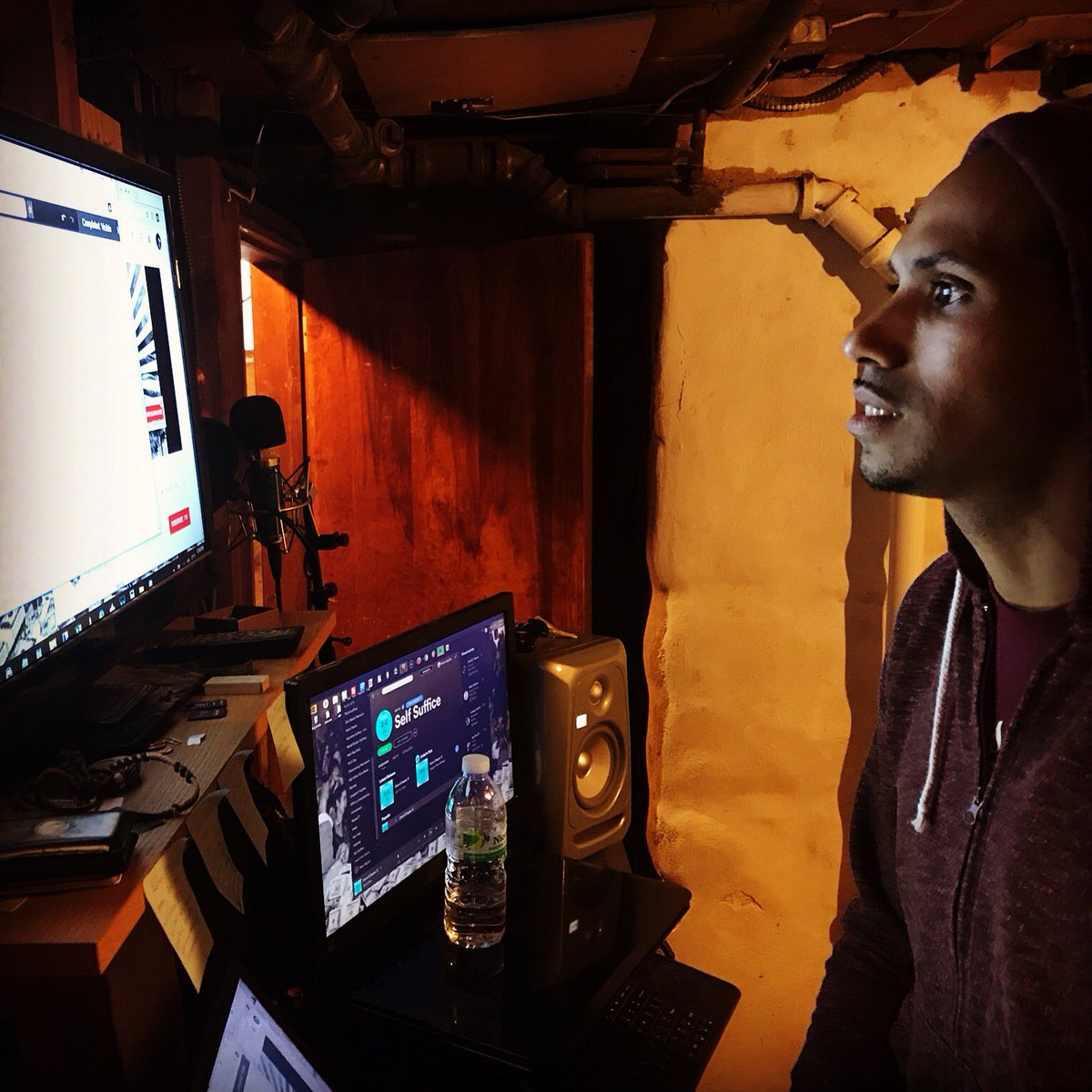 rapoet's tweet photo. Practicing for tonight @realartways #RearrangeMe 7:30pm #Hartford #CT live event π―βπ½β€οΈβπΎπ https://t.co/bbRqfgN4g3