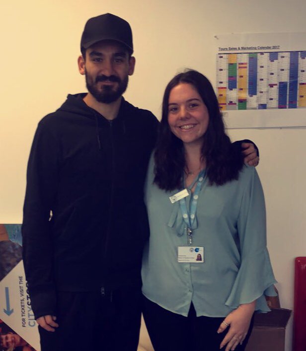 Francesca_Doran's tweet photo. Lovely meeting @IlkayGuendogan today! Best of luck for tomorrow’s game💪🏻⚽️ #Sharkteam 🦈 https://t.co/7GVkHidmA8