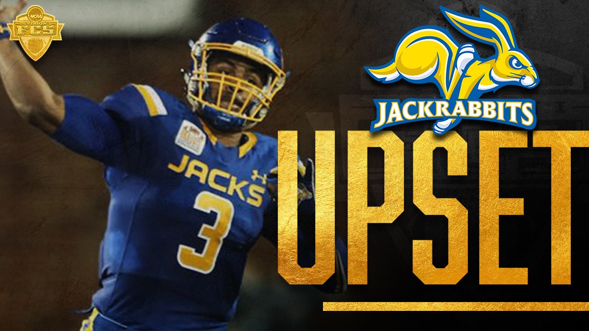 NCAA_FCS's tweet photo. SOUTH DAKOTA STATEMENT 🐰

The No. 8 Jacks derail No. 2 NDSU's perfect season, keeping the Dakota Marker south of the border! #FCS https://t.co/pyeBgQcIbb