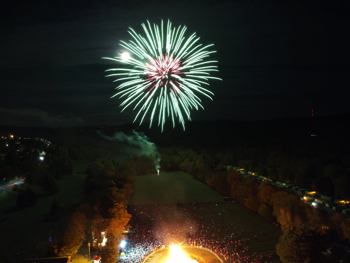 RamblingGeek's tweet photo. @pressjournal @BanchoryRT Banchory Bonfire and fireworks tonight. https://t.co/DK3MazxGLi